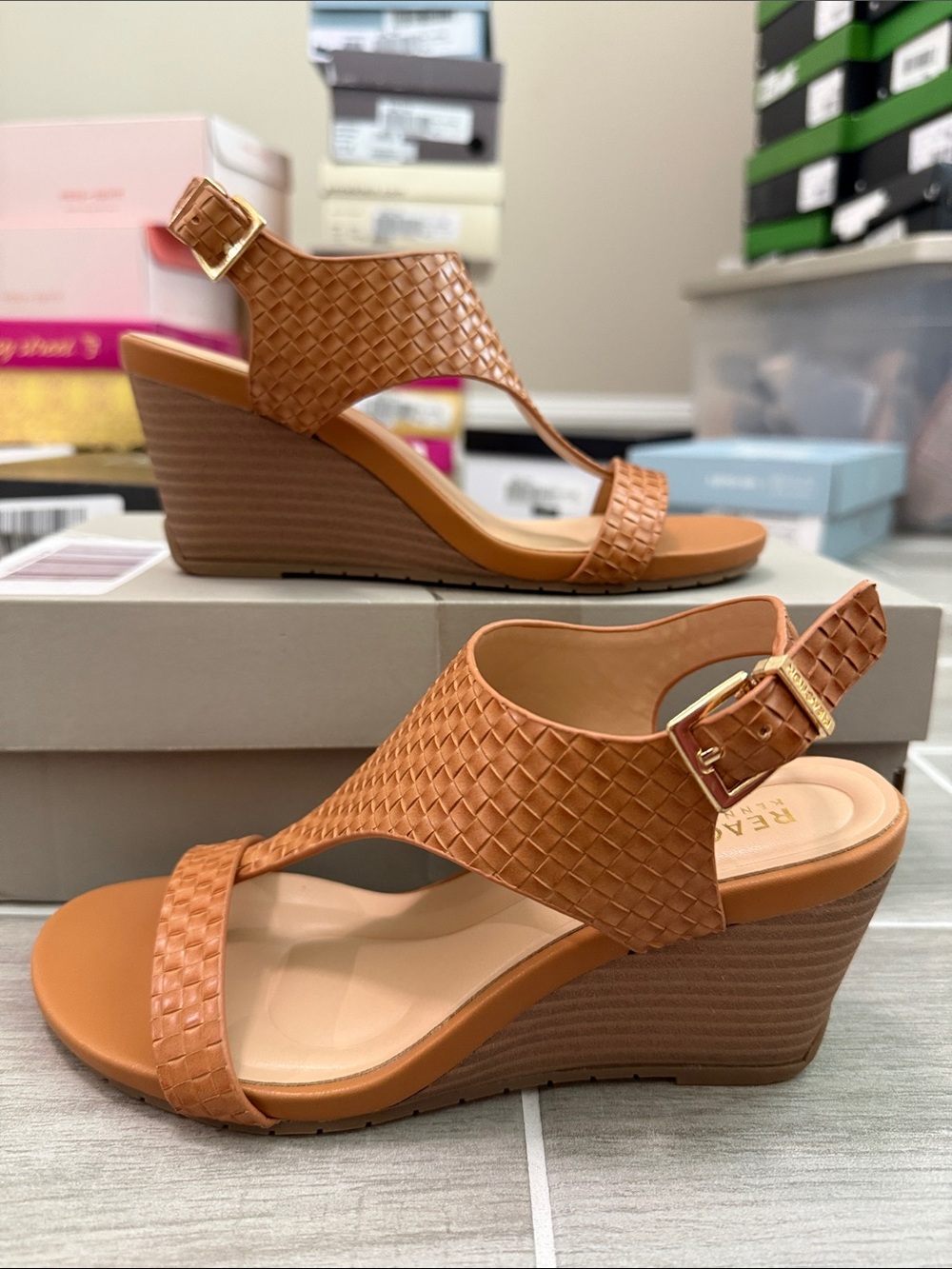 Kenneth Cole Reaction Women's Greatly Thong Almond Toe Wedge Sandals Heels